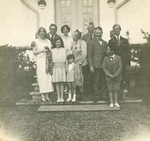 Gruppefoto af bl.a. familien Carl Nielsen i Humlebæk